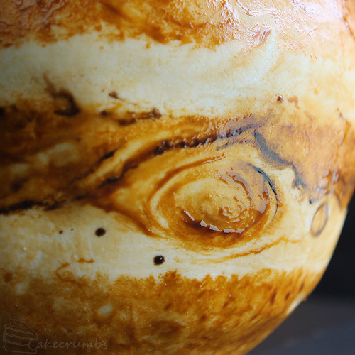 archiemcphee:  A couple months ago we posted an awesome cake, created by Rhiannon at Cakecrumbs, that not only looked like the planet Earth, but also contained layers that represented the actual composition of our home planet. Rhiannon has returned with