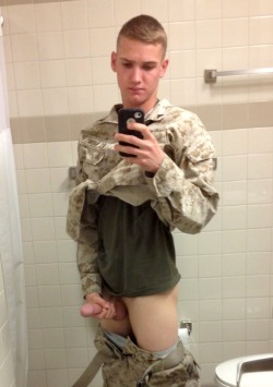 militaryassfuck:  Military Boys Rule! 