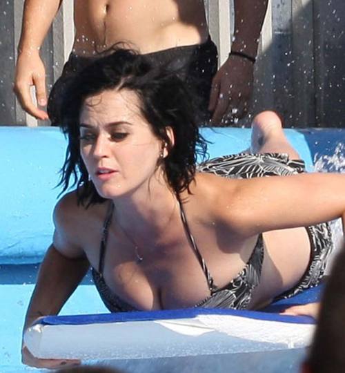 Porn Pics cruzingratiot:  Katy Perry ass crack