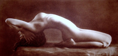 magictransistor:  Frantisek Drtikol, Nude No. 6, 1925.