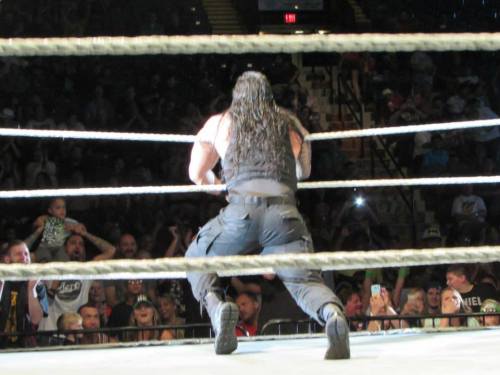 ridinginthecarwithroman:  raphie-loves-the-shield:  ridinginthecarwithroman:  I had to reupload. His body is everything. Look at how thick and round he is. That booty is so plump and juicy 😍  yummy   He’s so thick. I can’t even.