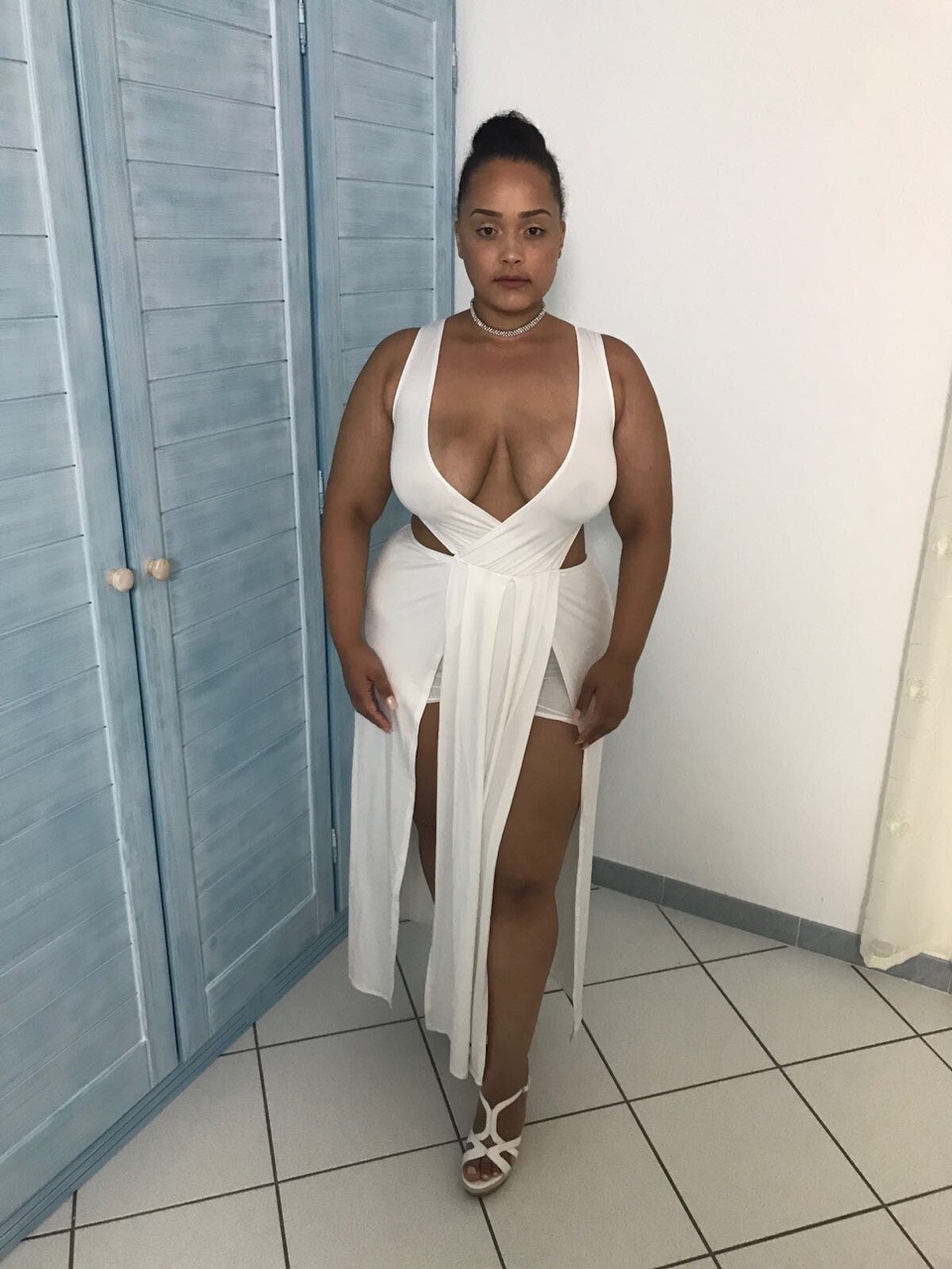 thereal-natalie:  Dress from @yoinscollection  To shop click the link in my bio 