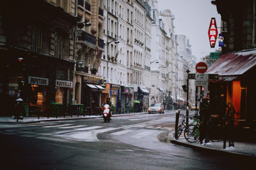 mystic-revelations:Paris.