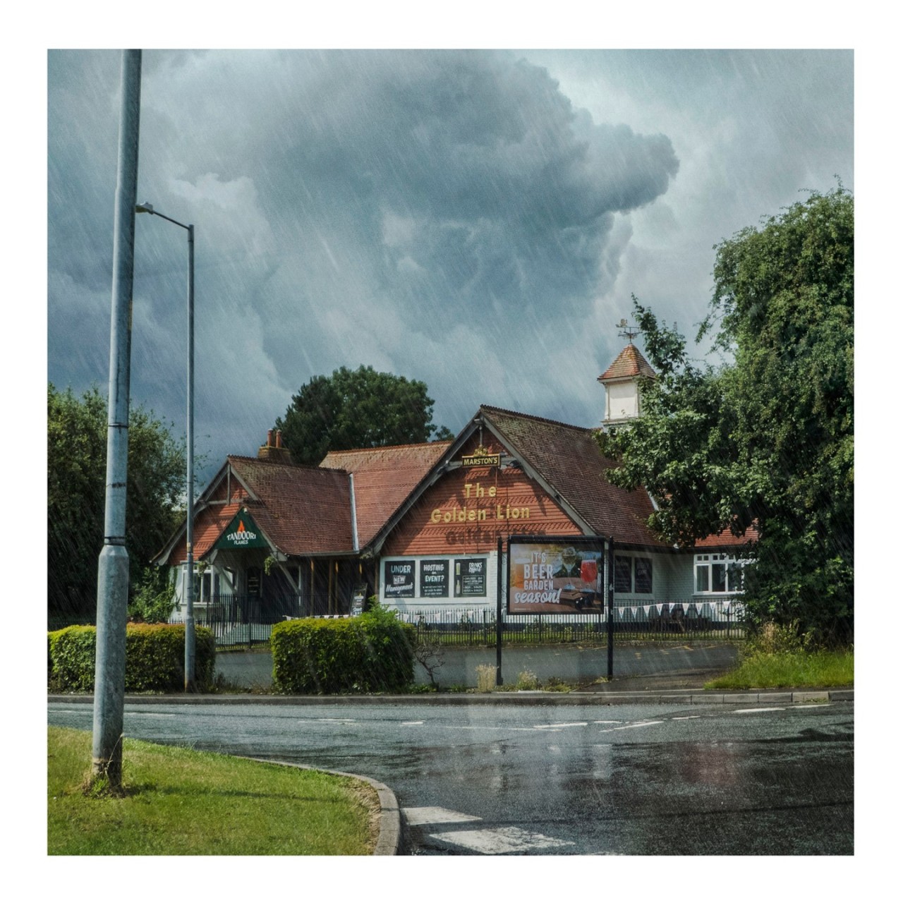 #CharfordRoad #TheGoldenLion #MarstonsPubs #UKPubs #TandooriFlames #ItsBeerGardenSeason #Summer #Rain #StormyClouds #Bromsgrove #July2023 #BromsgroveTodayArchive — View on Instagram https://ift.tt/nk0oxQi