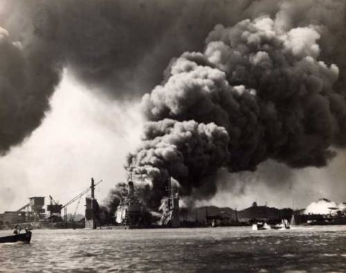 sailnavy:  PHOTOS STORED IN AN OLD BROWNIE CAMERA  Pearl Harbor photos found in an old Brownie stored in a foot locker.  THESE PHOTOS ARE FROM A SAILOR WHO WAS ON THE USS QUAPAW ATF-11O.  PEARL HARBOR  December 7th, 1941  
