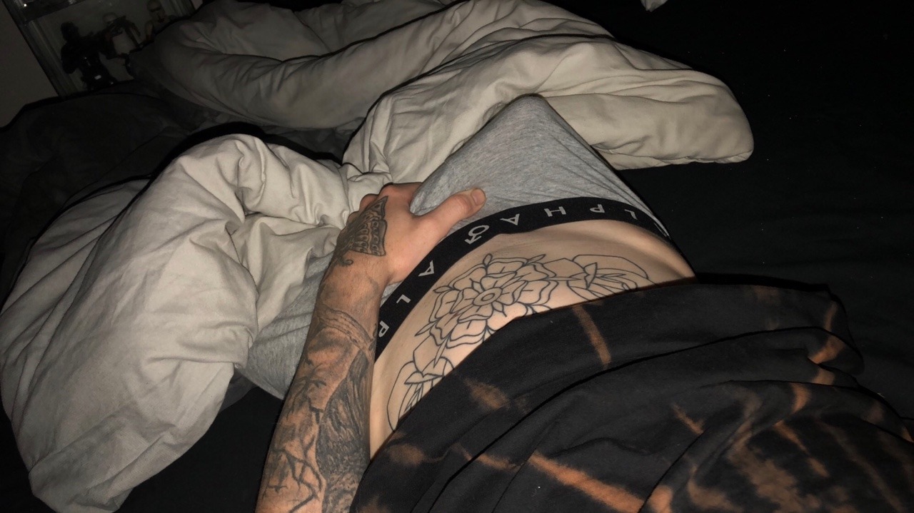 blueeyeswhiteboi:I just wanna be touched