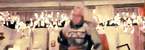stefon-rneyers: Kristen Wiig and Maddy Ziegler perform Chandelier with Sia at the