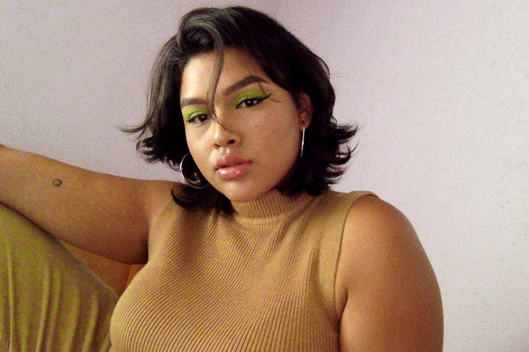 romanticoempedernido:  green eyeshadow is a look  😍