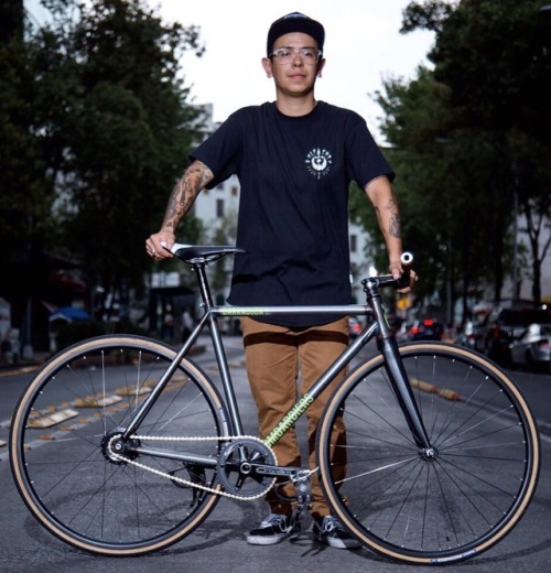 father-tu:Francisco Marmolejo / BARRACUDA V2 by BOMBARDIERS cycles / Mexico City