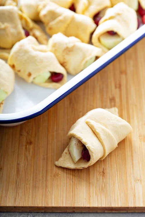 foodffs: EASY CRANBERRY APPLE DUMPLINGSFollow for recipesIs this how you roll?