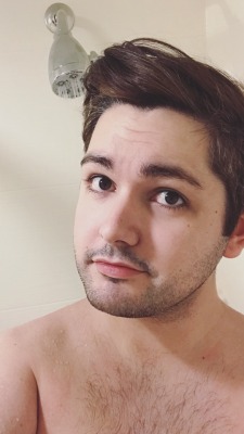 kennyboybarrett:Taking a shower at this hotel