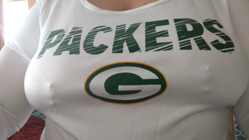 kinkymonkeyinthemiddle:I’m READY for some football!!! Go Pack Go!!!