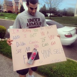 illiteracy-will-prevail:  fatpeopleontreadmills:  fuckyoulexi:  can we please take a moment to appreciate how my best friend got asked to prom  So romantic  this is the way i want to be asked. seriously. 