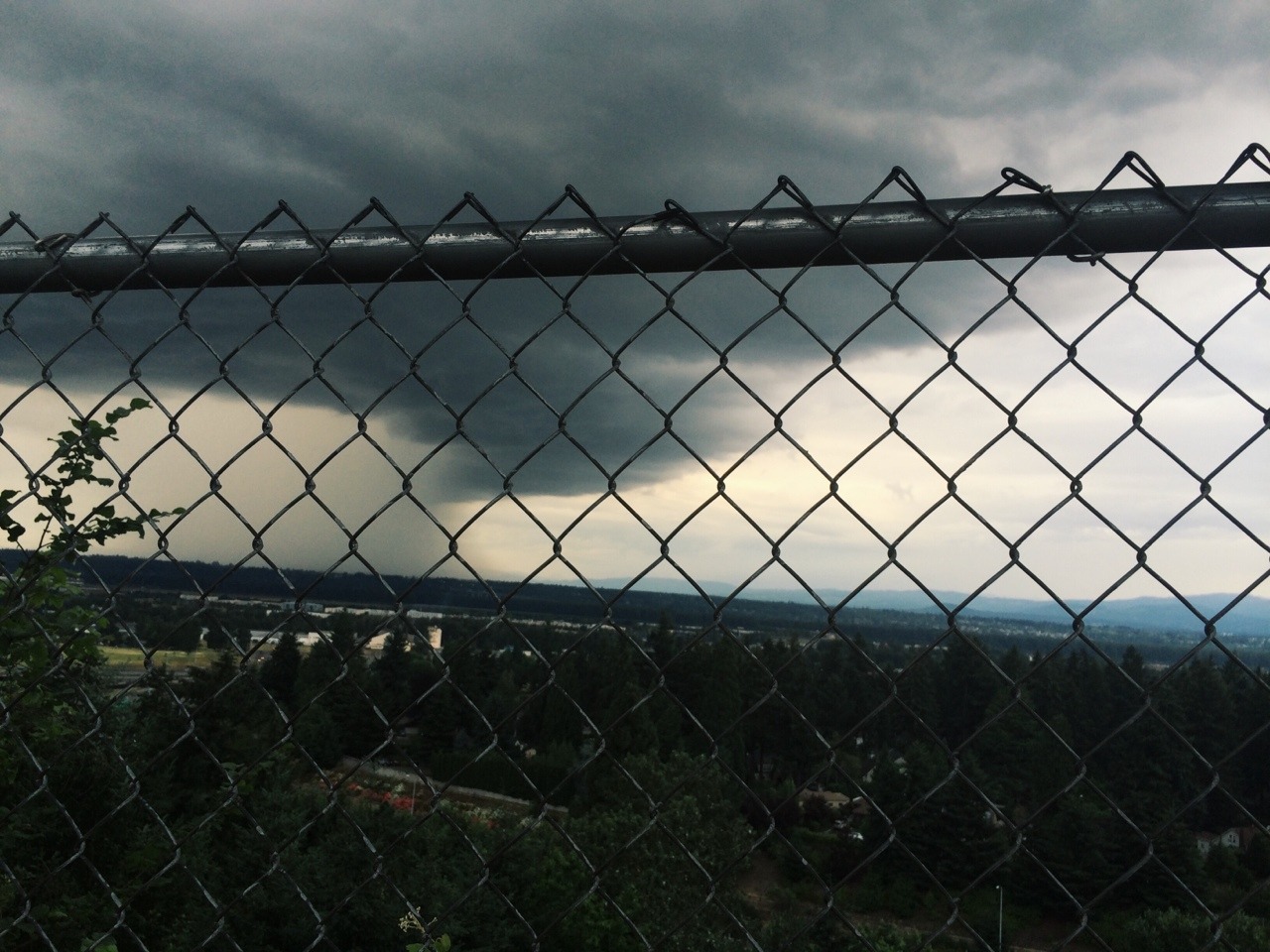 dumbfricks:  rain cloud coming in