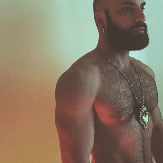 hairymacho:  http://hairymacho.tumblr.com/