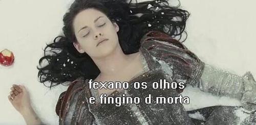 Daí você tá mexendo no celular de madrugada e sua mãe entra no quarto: