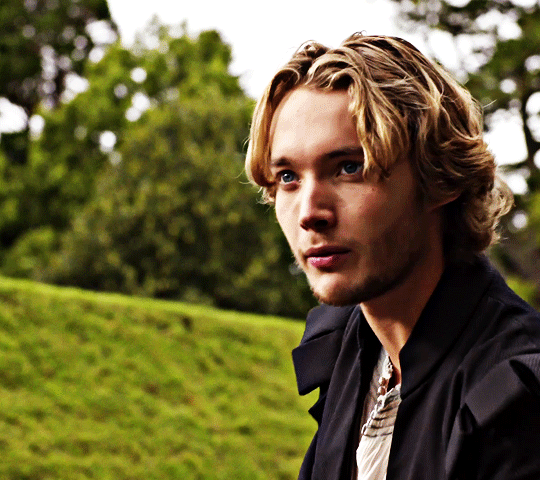 long may she reign — TOBY REGBO as FRANCIS VALOIS ↴ Reign