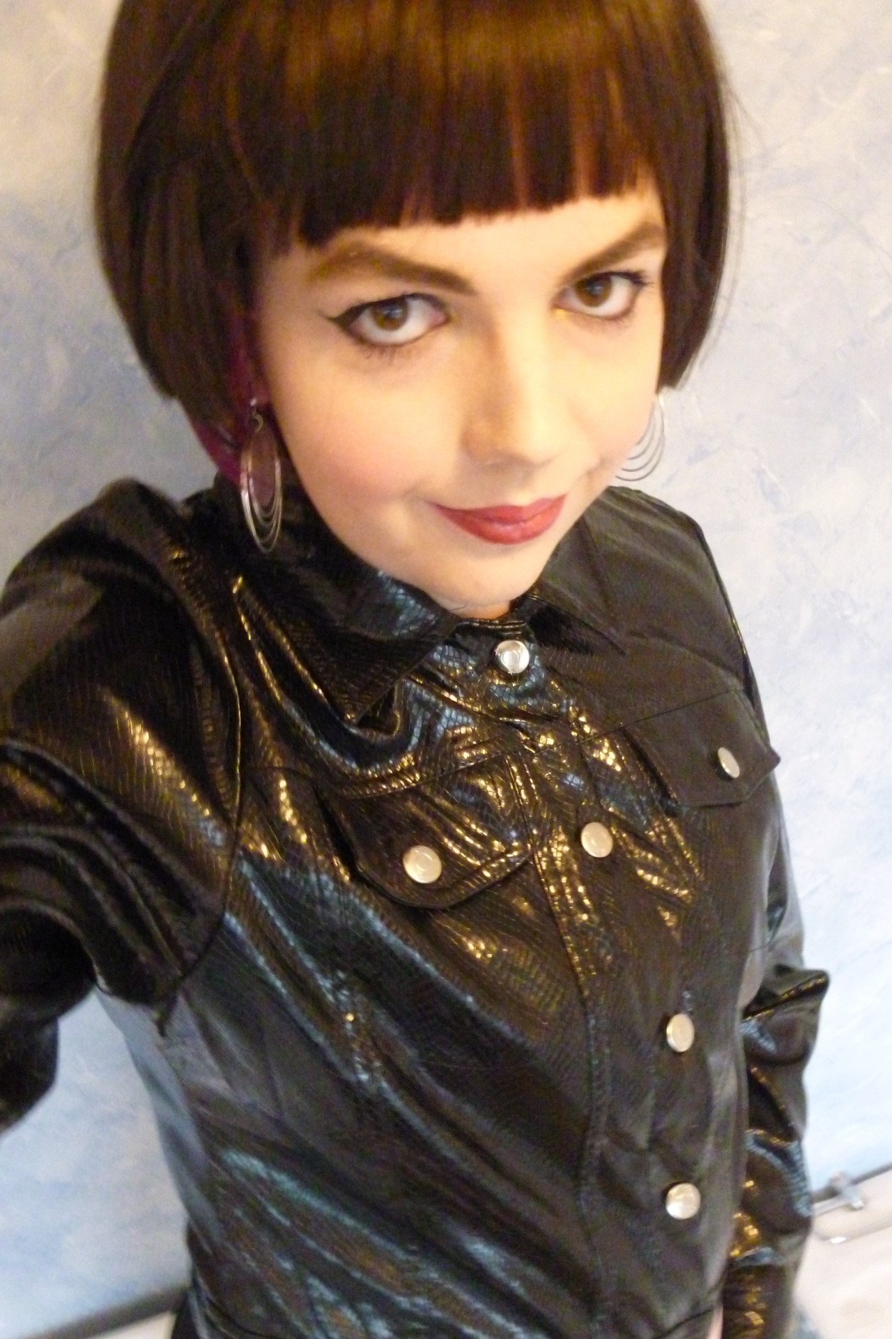 lucy-cd:  PicturesLove this new leather jacket, abolutely gorgeous! &lt;3  Going