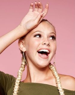 jordynonline:  @jordynjones 👸✨ Beautycon Portraits #BeautyconLA 📷 LA Convention Center #Beautycon @raskindphoto @smallzphoto @reloadmanagement