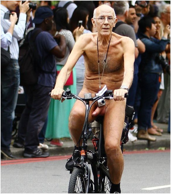 best-daddiespictures:  I Wish to see daddies naked like this walking and riding bike