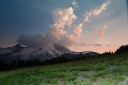 forbiddenforrest:  Mt Rainier Sunset by Kartik