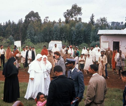 That&rsquo;s my Dad, Yeye (grandfather), and Nainai (grandmother) in the top pic, in the ancient cit