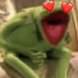 ontheloosehoodie:  a boy: *has his tummy slightly exposed* my gay ass:  