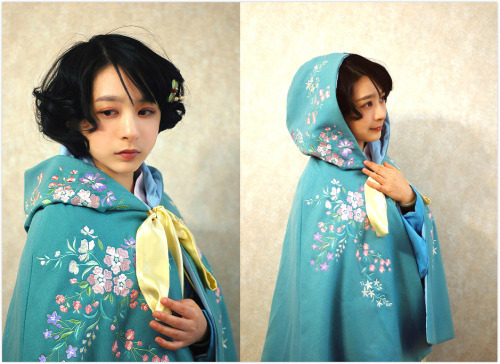 fuckyeahchinesefashion:Traditional Chinese clothes, hanfu. Type: Doupeng斗篷（embroidered cloaks). Made by 清辉阁
