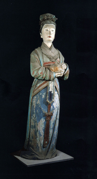 Song dynasty statues of ladies and maids