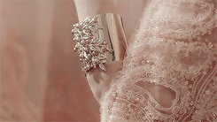 ilreleonewikia13:  Throne of Glass meme:  The assassin’s keep + fashion + pink/liliac