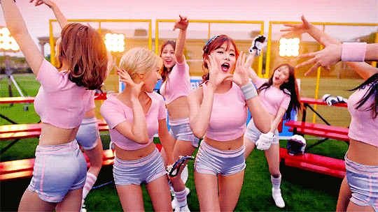 seolmylibentia:    Everybody say What! A-O-A  Mina at the back. lol
