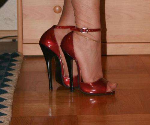 pussysniffersex:Great heels