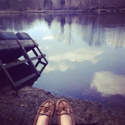 topnobatecabeca:  silly—skeleton:  Beautiful days call for relaxing at the lake.