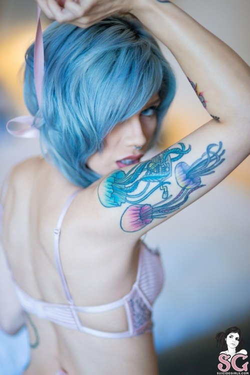 tattedbeautues: Ecco Suicide