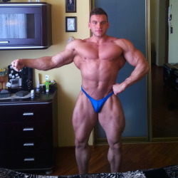 muscle-addicted:  Piotr Borecki
