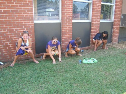 interesteeng: Groups of girls taking an urgent pee outside? I approve!