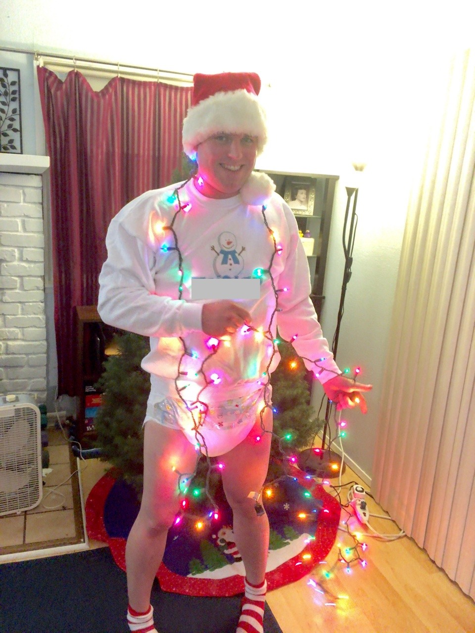 roxxyuncensored:  Baby T and I decorated our tree last night.