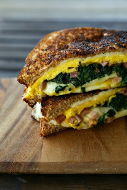 foodffs:  SPINACH OMELET GRILLED CHEESEReally nice recipes. Every hour.Show me what you cooked!