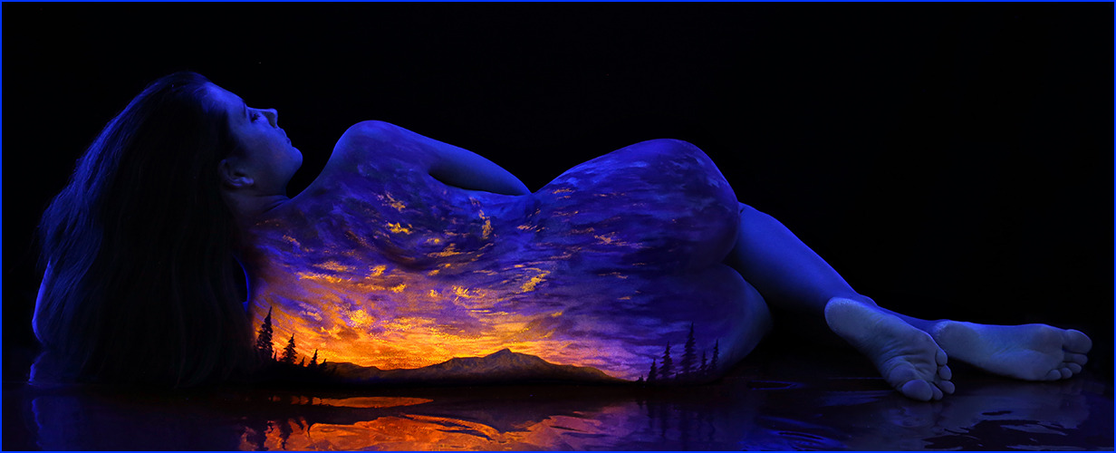 fer1972:  Fluorescent Bodypaint by John Poppleton