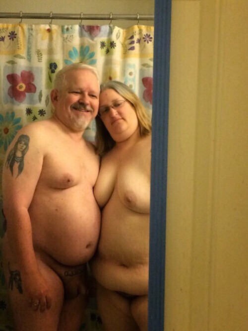 nude4ever:Jim and Lauren Elliott Hanover, Maryland lifestyle cuckold couple and exhibitionists.