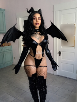 ashprincessmidna:🖤Come to me. I’ll show