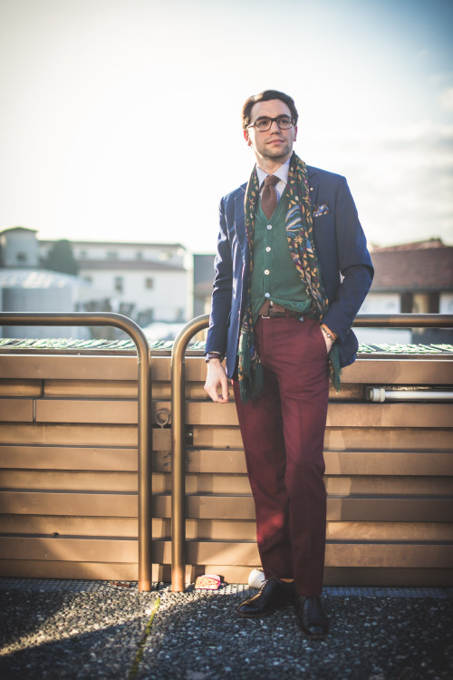 Full body shot and details of the Pocket Guide for The Rake - Latest edition