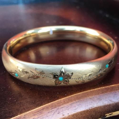 Gold Filled Etched & Faux-Turquoise Bangle #vintagejewelry #estatejewelsbygr #holidayshopping (a