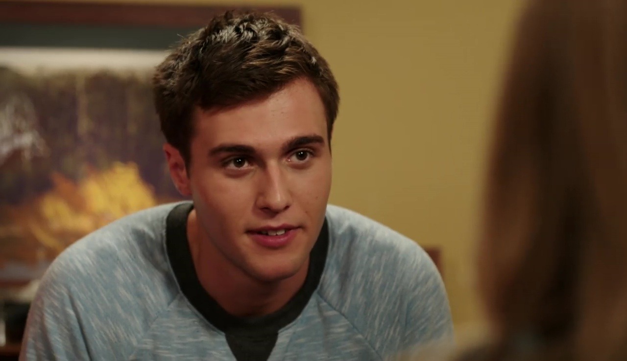 boycaps: Cameron Moulène shirtless in “Foursome”