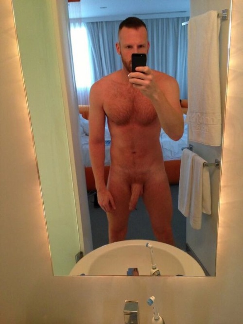 instaguys:  Guys with iPhones Source: gwip.me 
