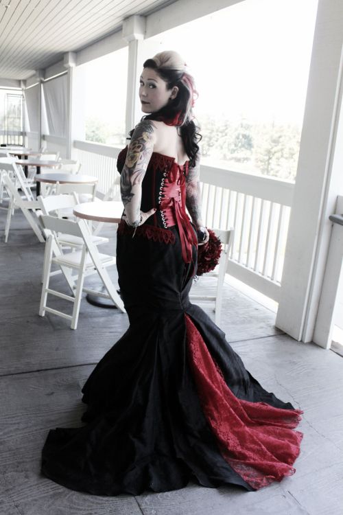 Danielle Aquino from California looking stunning in her black silk and custom dyed red lace Dark Dan