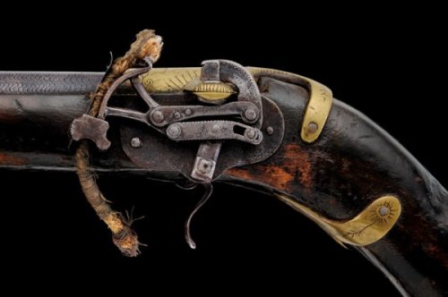 Matchlock pistol originating from Sri Lanka, 18th century.