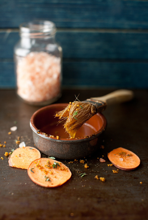 beautifulpicturesofhealthyfood:  Sweet Potato Baked Chips with Thyme…RECIPE