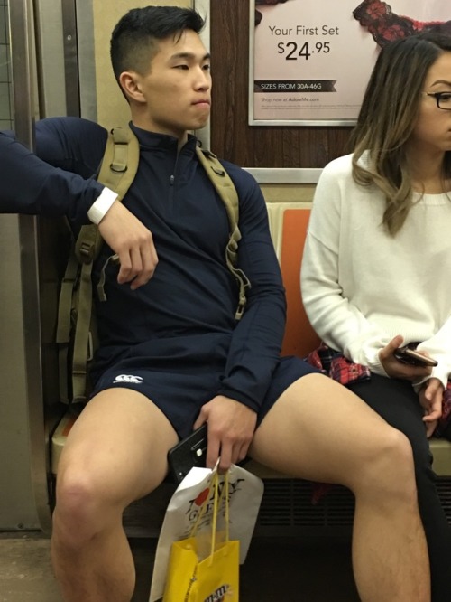 alllung: theasianinitiation: man spreading daddyyyyy 醉愛直男的粗腿