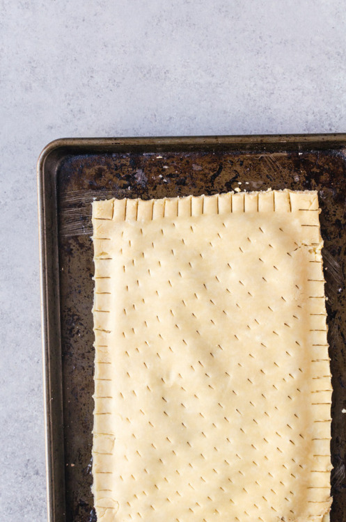 sweetoothgirl:  POP TART PIE  